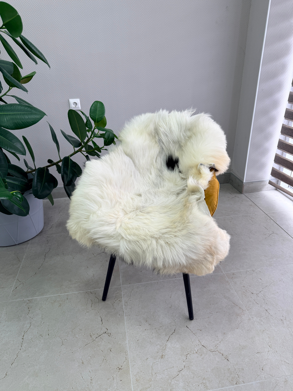 Шкура коврик меховой прикроватный овчина, 120х65 см.