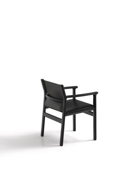 Стул Jan из переработанной кожи черного цвета и ясеня в черном цвете