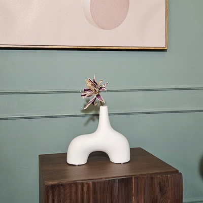 Ваза Narrow mouth wide body vase B