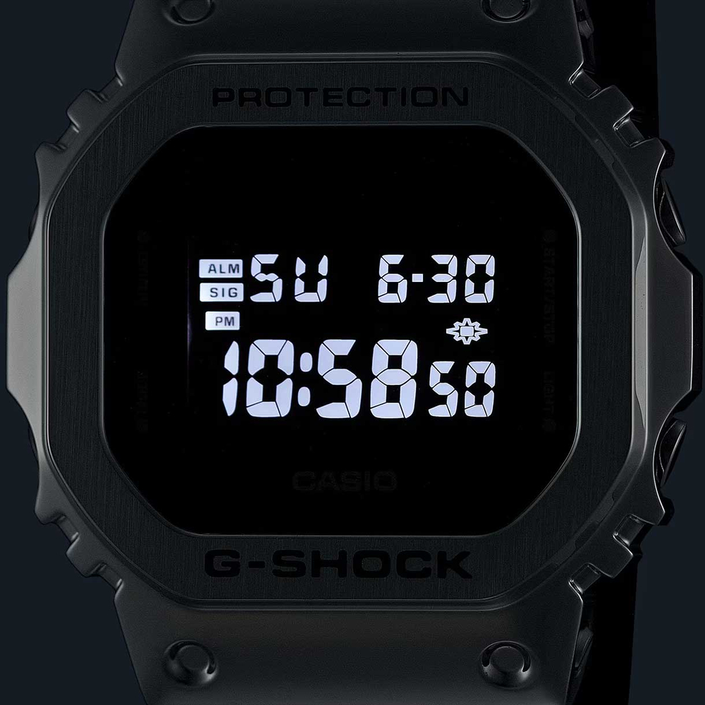 Часы Casio GM-5600U-1