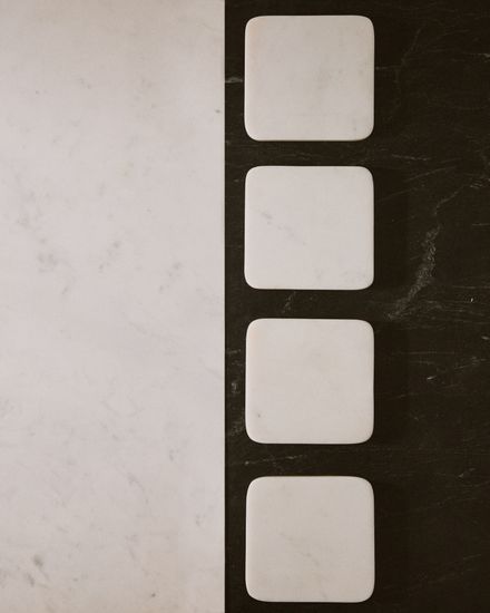 Nuvir набор из 4 подставок из белого мрамора