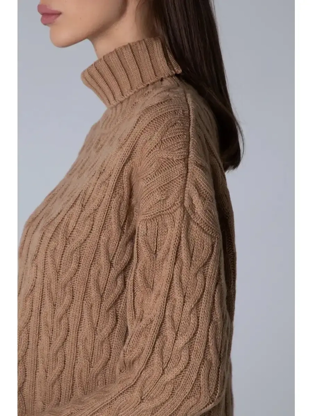 Водолазка с косами