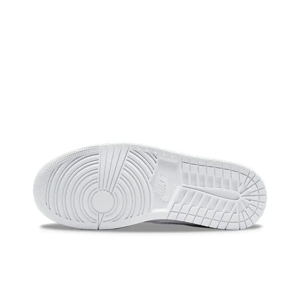 Женские кроссовки Air Jordan 1 Low 'Triple White 2022' DV0990-111