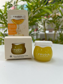 Frudia Citrus Brightening Cream Осветляющий крем для лица с экстрактом цедры мандарина, 10 мл
