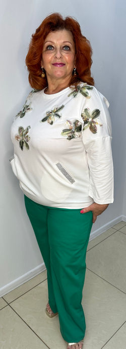 Толстовка в белом цвете с аппликацией