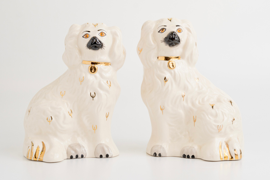 Пара винтажных керамических каминных собак (стаффордширских собак)