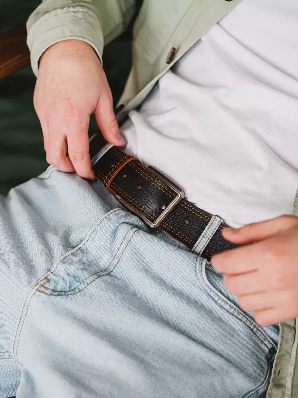 Ремень из натуральной кожи с пряжкой, подарочный