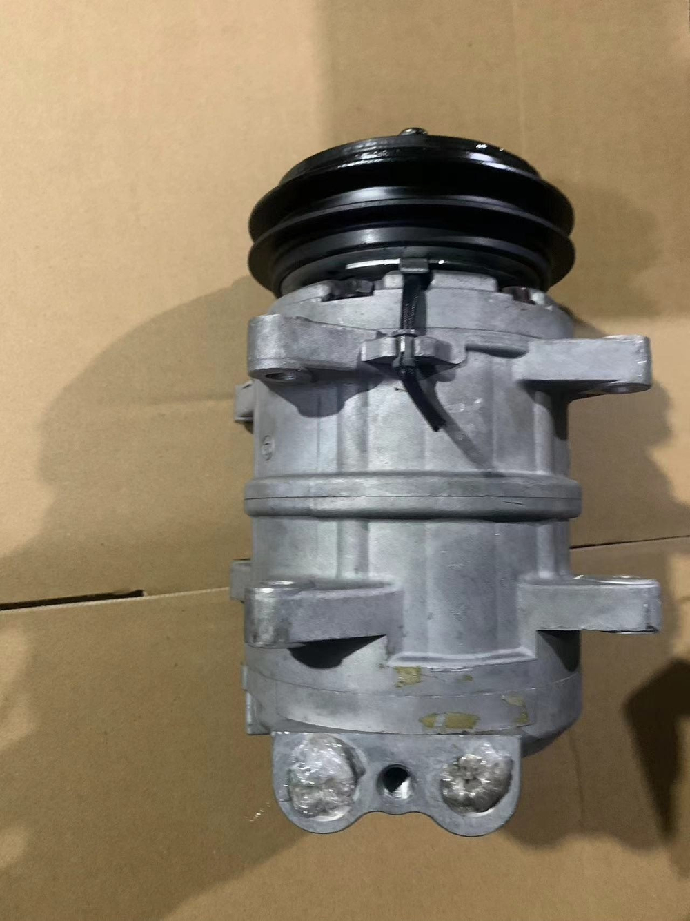 Компрессор кондиционера Nissan Paladin D22 QD32 KA24 оригинал