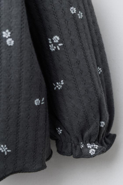 ZARA ФУТБОЛКА С ЦВЕТОЧНЫМ ПРИНТОМ, ТЕМНЫЙ АНТРАЦИТ