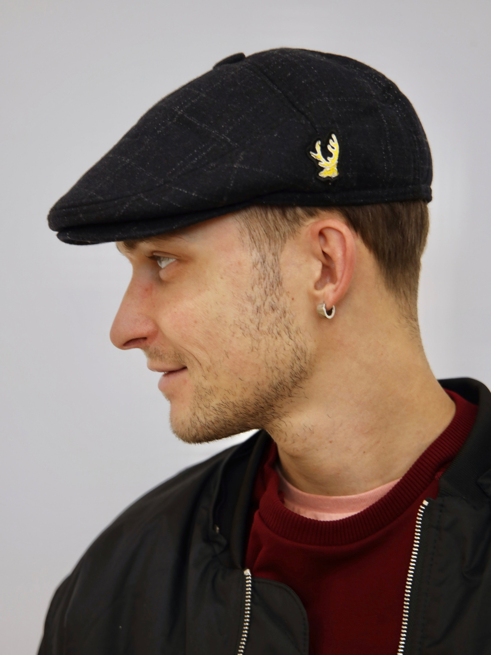 Кепка клетка черная Город Горький олень желтый