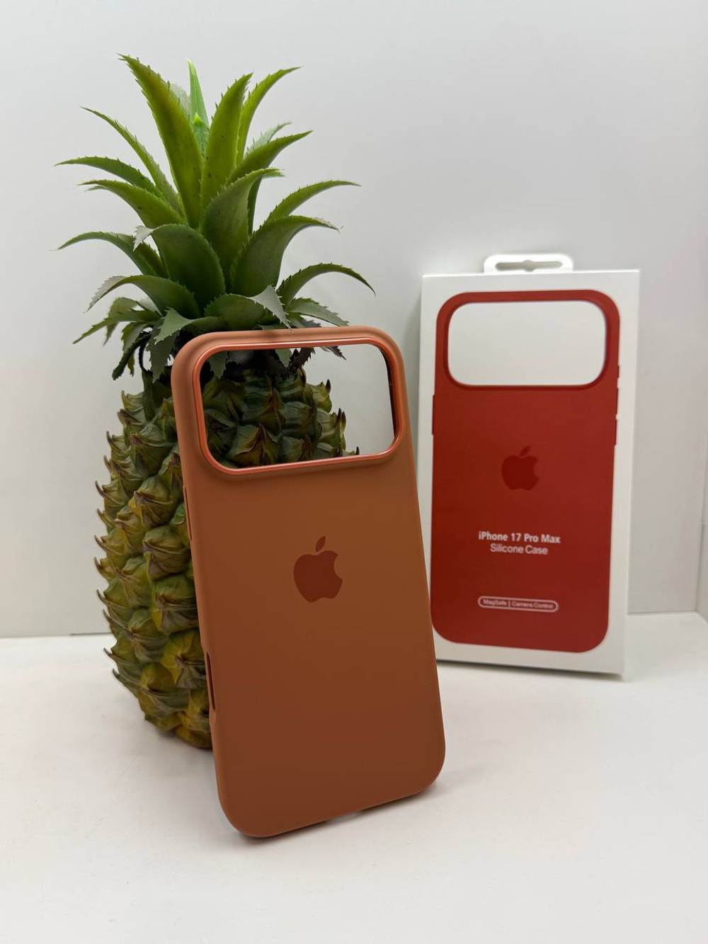 Silicone case с анимацией для iPhone 17