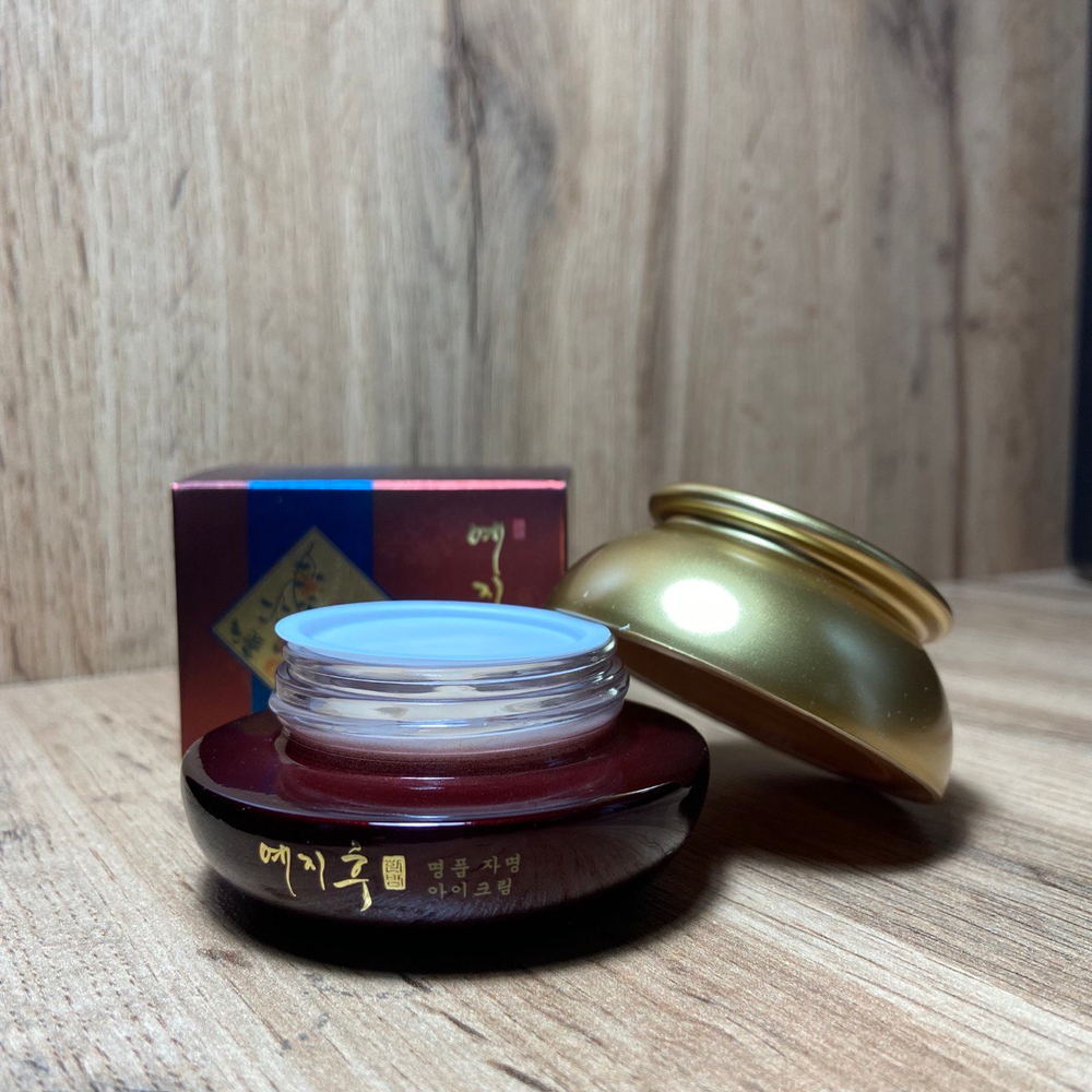 Крем для век Bergamo Luxury Yezihu Eye Cream с экстрактом красного женьшеня 30 г