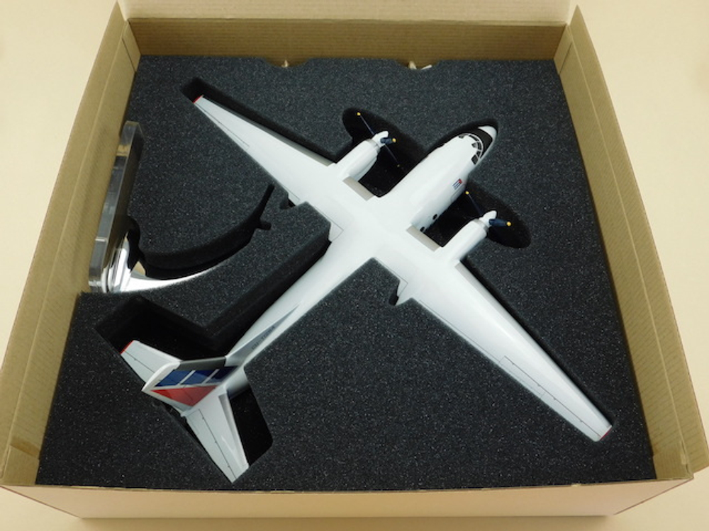 Модель самолета Ан-24 (М1:72, CUBANA) с шасси