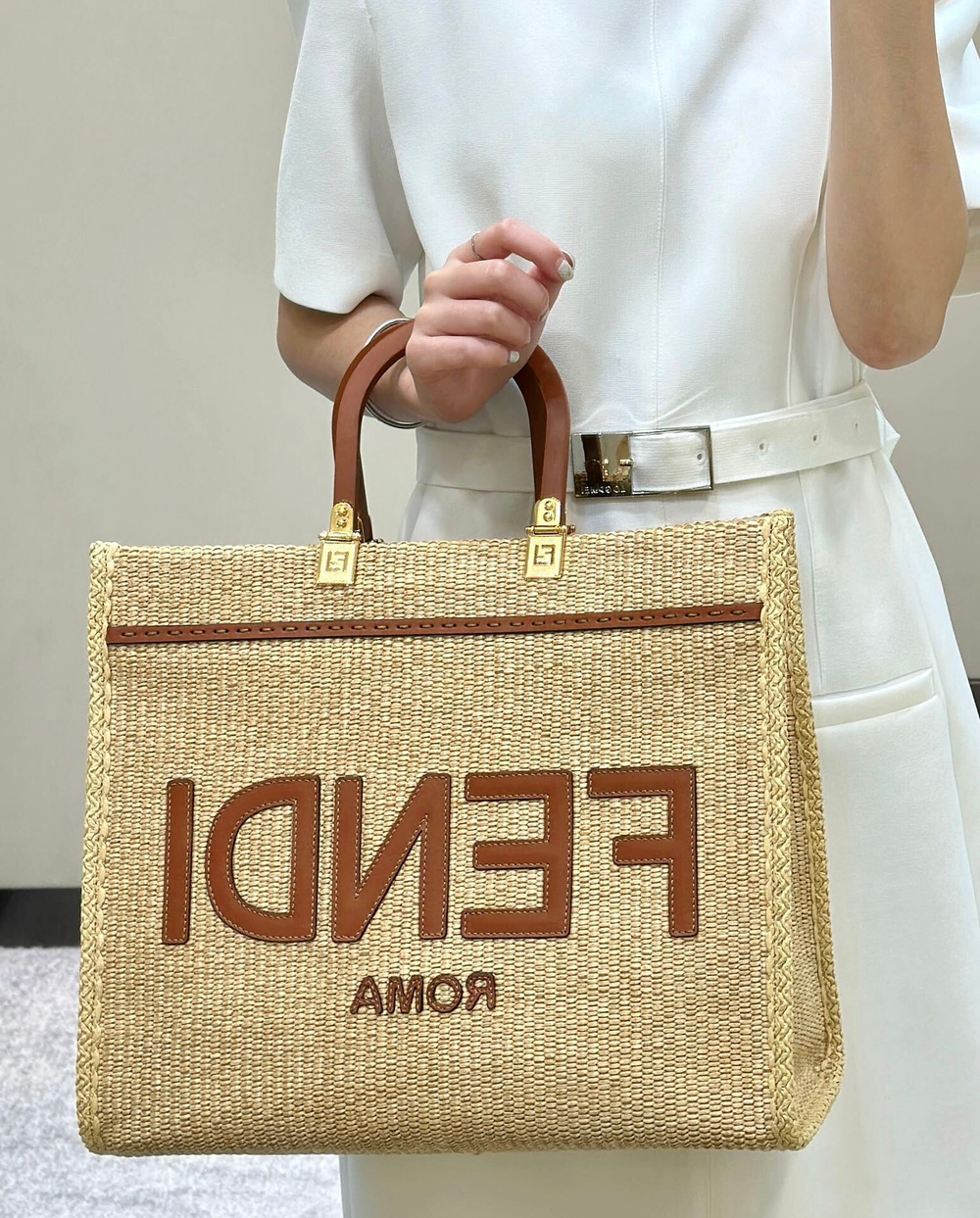 Fendi Sunshine Medium 35 cm