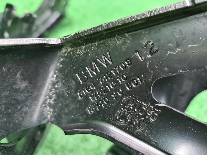 Кронштейн фары левый BMW X5 G05 (2018-н.в.)