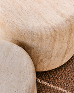 Цементный столик Drasi с отделкой под травертин Ø60 см