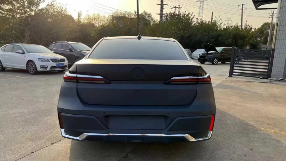 Рестайлинг обвес из BMW 7 серии F01 / F02 2008-2015 в BMW 7 серии G70 2022-2024+ БМВ