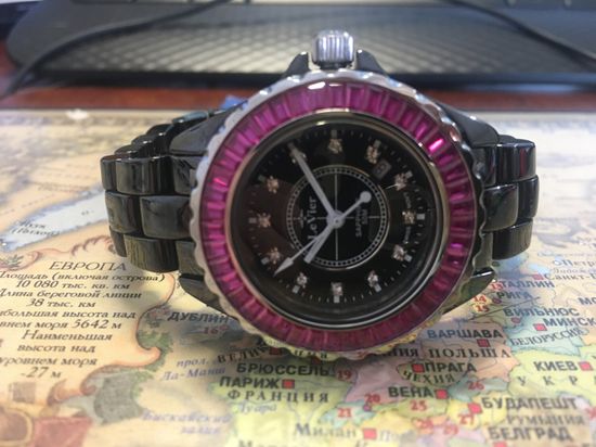 Женские французские керамические часы LeVier L 7514 L Bl/Red на карте Мира