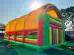 Коммерческий надувной батут «Страна Сафария 2» с крышей и двумя горками, 12*6*6 м