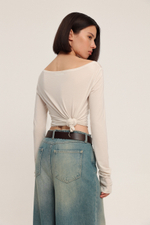 Лонгслив с глубоким вырезом