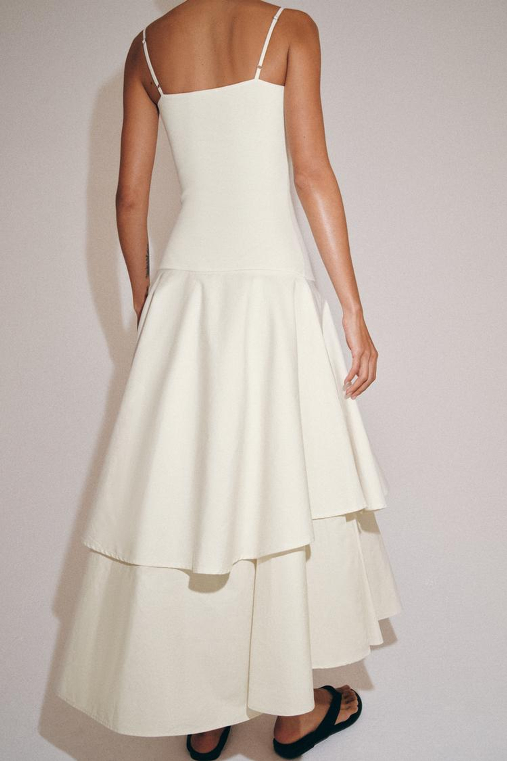 ZARA КОМБИНИРОВАННОЕ ПЛАТЬЕ С ВОЛАНАМИ, ЭКРЮ