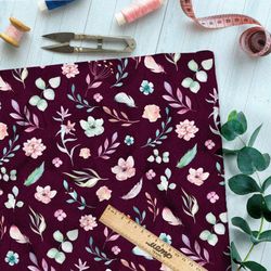 Ткань барби сдержанные цветы и листья на бордовом фоне