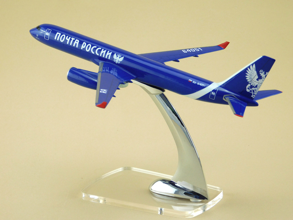 Модель самолета Ту-204-100С (М1:200, Петр I)