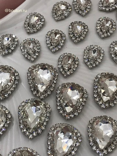 Стразы в цапах капли в обрамлении из страз