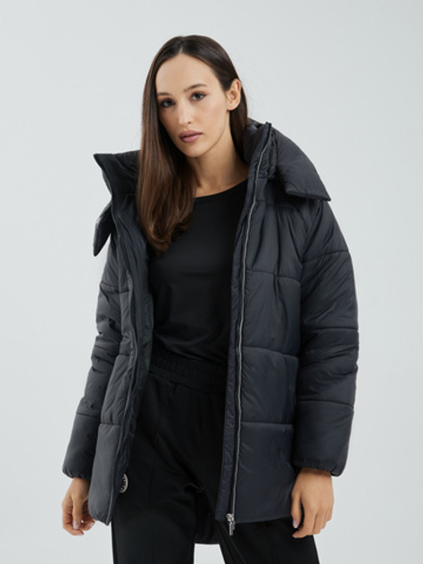 Куртка утепленная женская с капюшоном черная