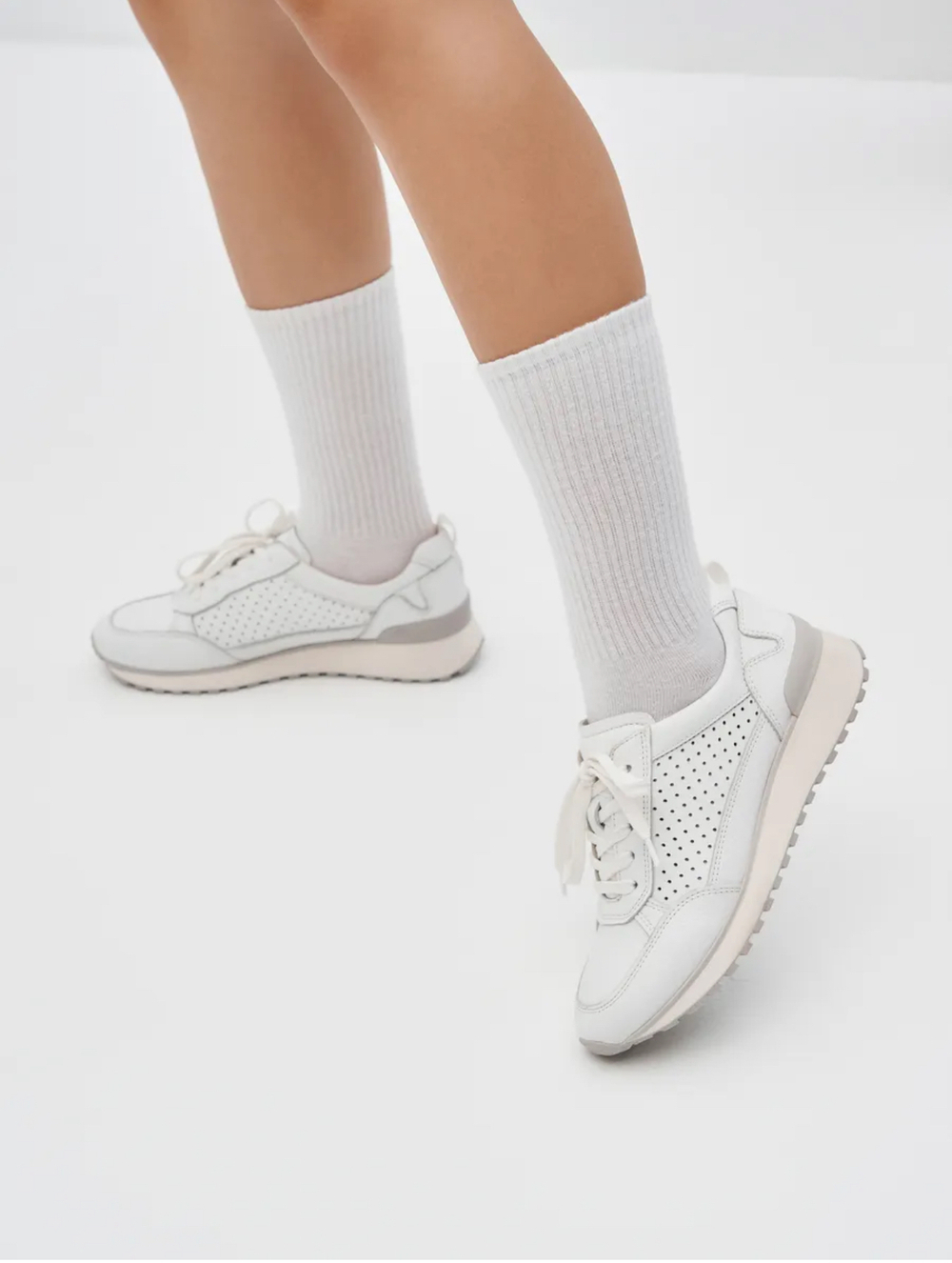 Кроссовки Caprice из натуральной оленьей кожи