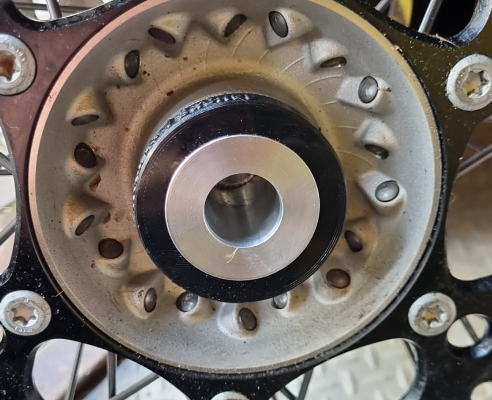 KTM TBI, Husqvarna 2024+ г. крышки на спейсер заднего колеса