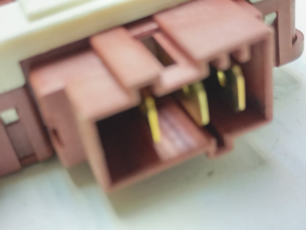 FL105S кт50 Блокировка люка для стиральной машины Ardo 49011687 б/у