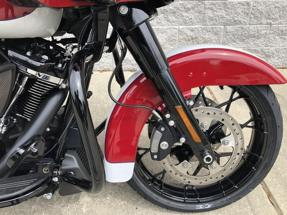 Road Glide Special 114 (2020) Billiard Red/Stone Washed White