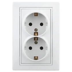 Розетка Intro Plano 1-205-01 с заземлением двойная 2X2P+E Schuko 16А-250В IP20 скрытой установки белая