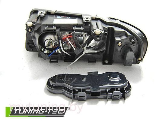 Фара передняя CHROME RIGHT SIDE TYC для AUDI A3 8L 00-03