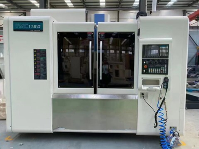 Вертикальный обрабатывающий центр с ЧПУ  по металлу
