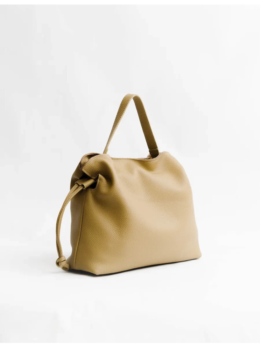 Сумка мешок через плечо средняя натуральная кожа