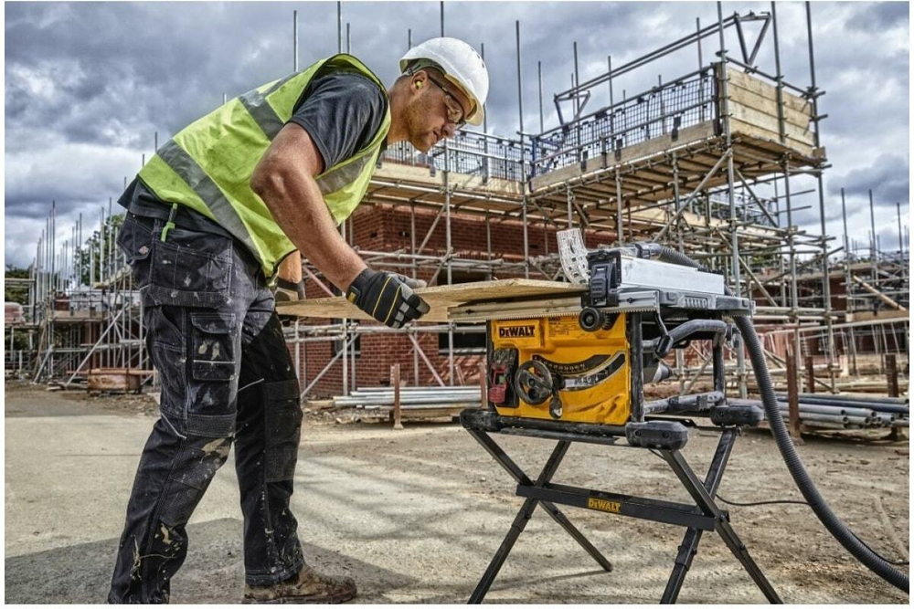 Настольная пила 1850 Вт, 5800 об/мин, диск 210x30 мм DEWALT DWE7485-QS