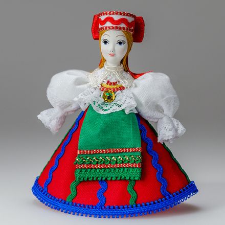 Малая подвесная кукла Эстонка в красной юбочке