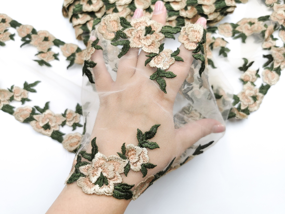 Вышивка на сетке, 17 см, цветочный на телесном фоне (Артикул: VS-2013), м