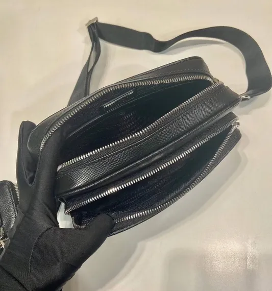 Сумка через плечо Prada из кожи Saffiano