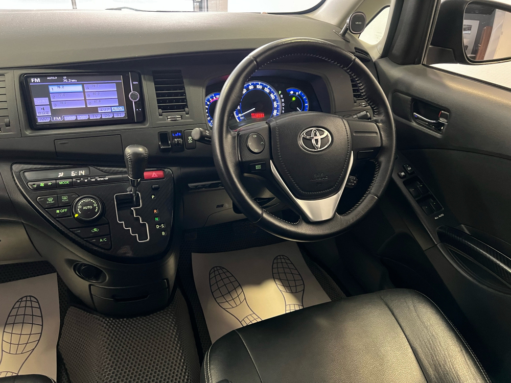 Toyota Isis, 2014 год
