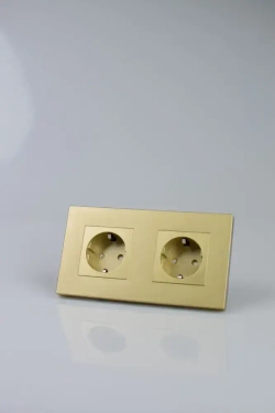 Розетка золотая с заземлением, двойная розетка с защитными шторками