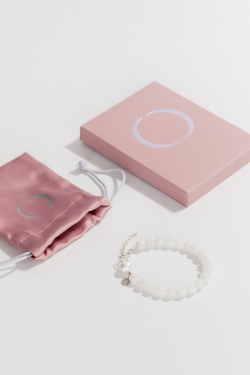 Браслет I AM THE ALTAR из лунного камня