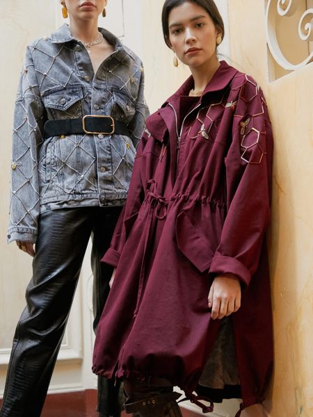 Красота в деталях: Alrawash выпустили новую коллекцию одежды с декором из балтийского янтаря и вышивкой