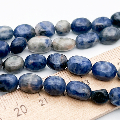 Содалит фриформ бусины, размер около 6,5-9*6-7 мм, цена за отрезок 19 см (1/2 нити)