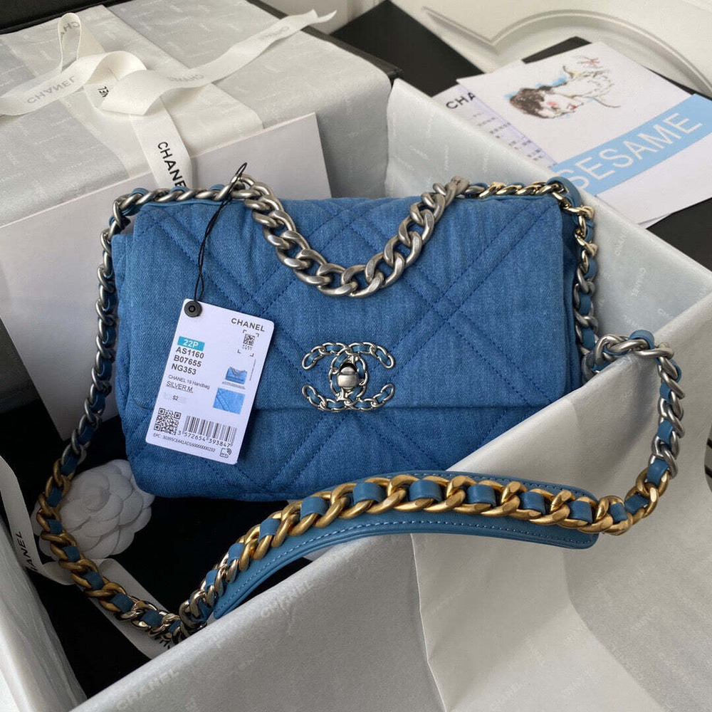 Chanel 19 26 cm