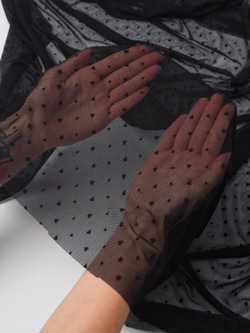 Сетка эластичная с вышивкой в горошек, сердечки и мушка черная отрезом 55х50 см