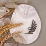 Брошь "Абстракция с жемчуженной"