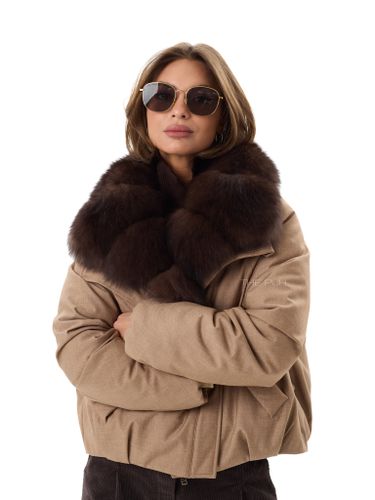 Короткая бежевая парка с песцовым воротником